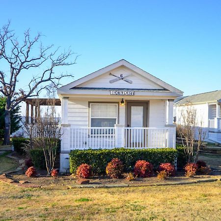 Crosstimbers Marina And Cottages Sperry エクステリア 写真