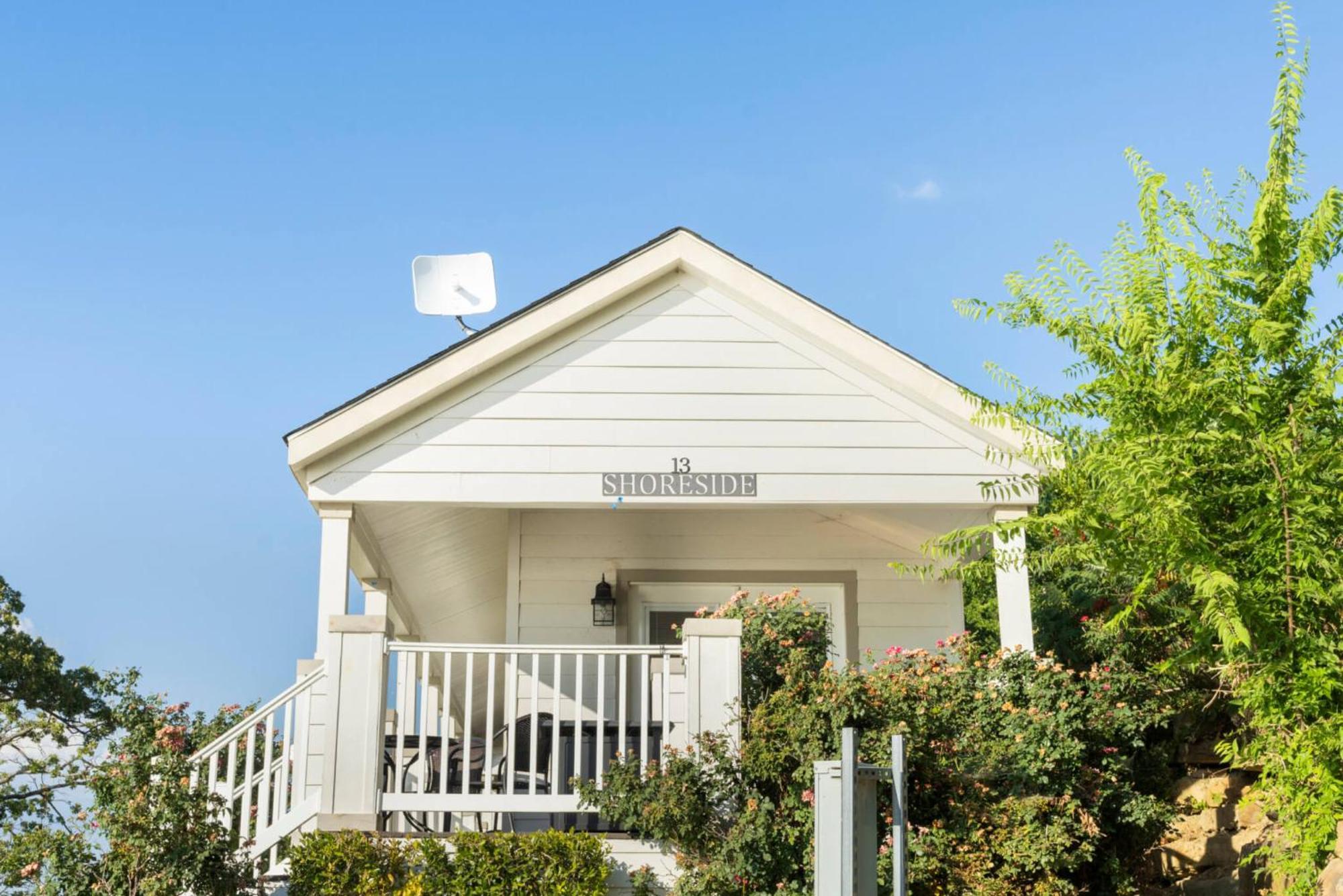 Crosstimbers Marina And Cottages Sperry エクステリア 写真