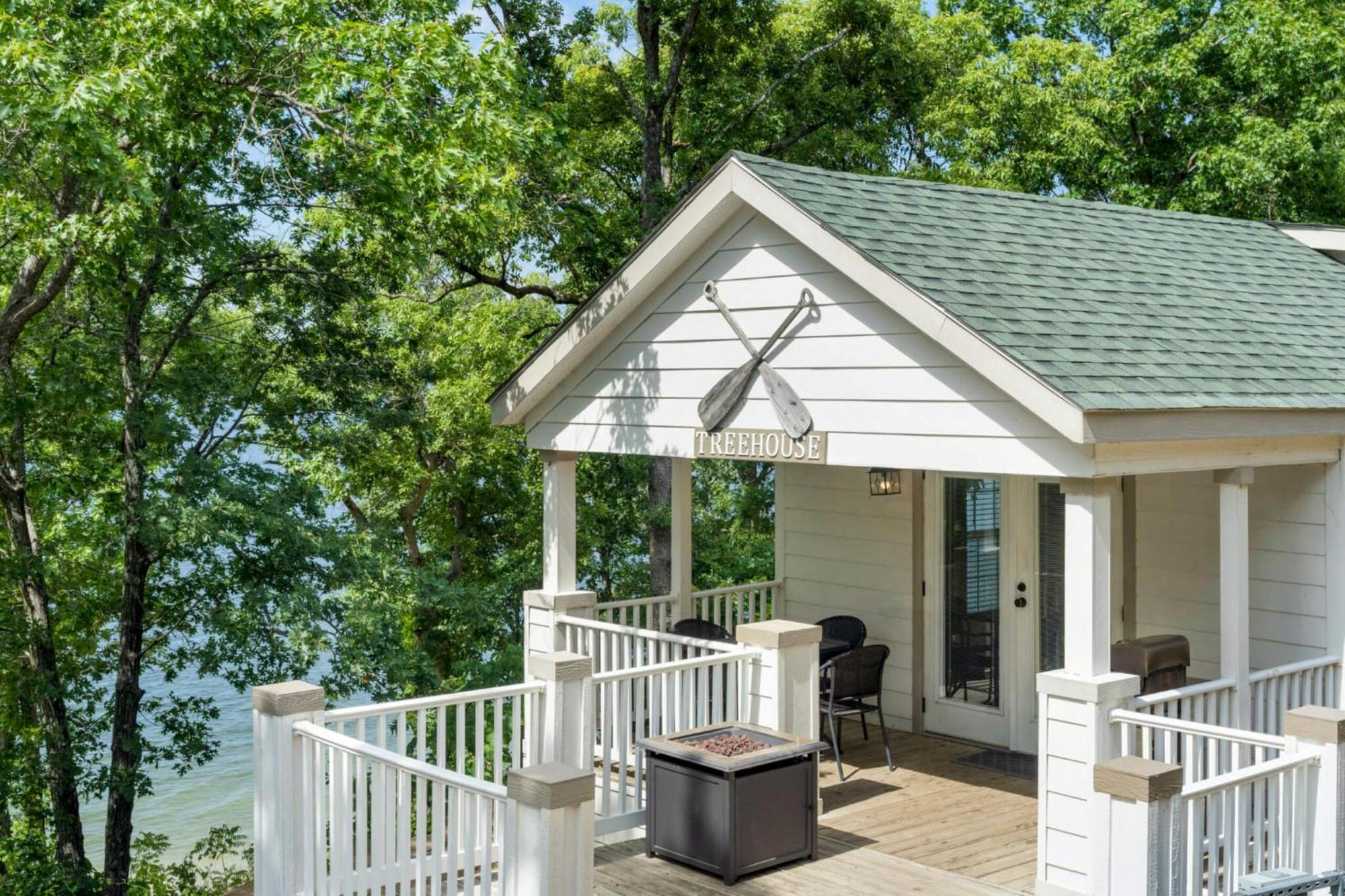 Crosstimbers Marina And Cottages Sperry エクステリア 写真
